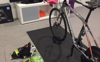 Indoor trainer studio setup Tacx Neo 2