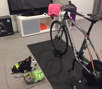 Indoor trainer studio setup Tacx Neo 2